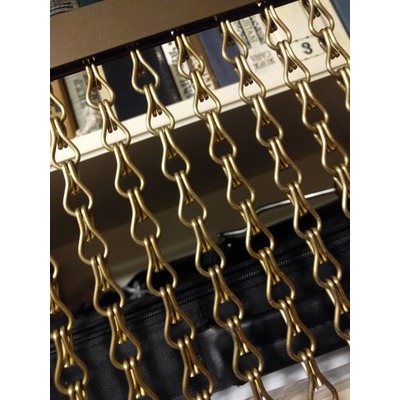 Металлические шторы из цепей бронзового цвета (фото, вид 1)