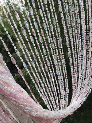 Штора из бусин Овал перламутровый, розового прозрачного цвета (фото, Штора из бусин Овал перламутровый, розового прозрачного цвета для декора)