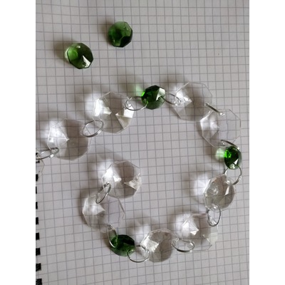 Гирлянда из кристаллов прозрачно-зеленого цвета (фото)